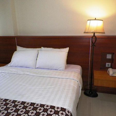 Maranatha Grand Hotel Джокьякарта Экстерьер фото