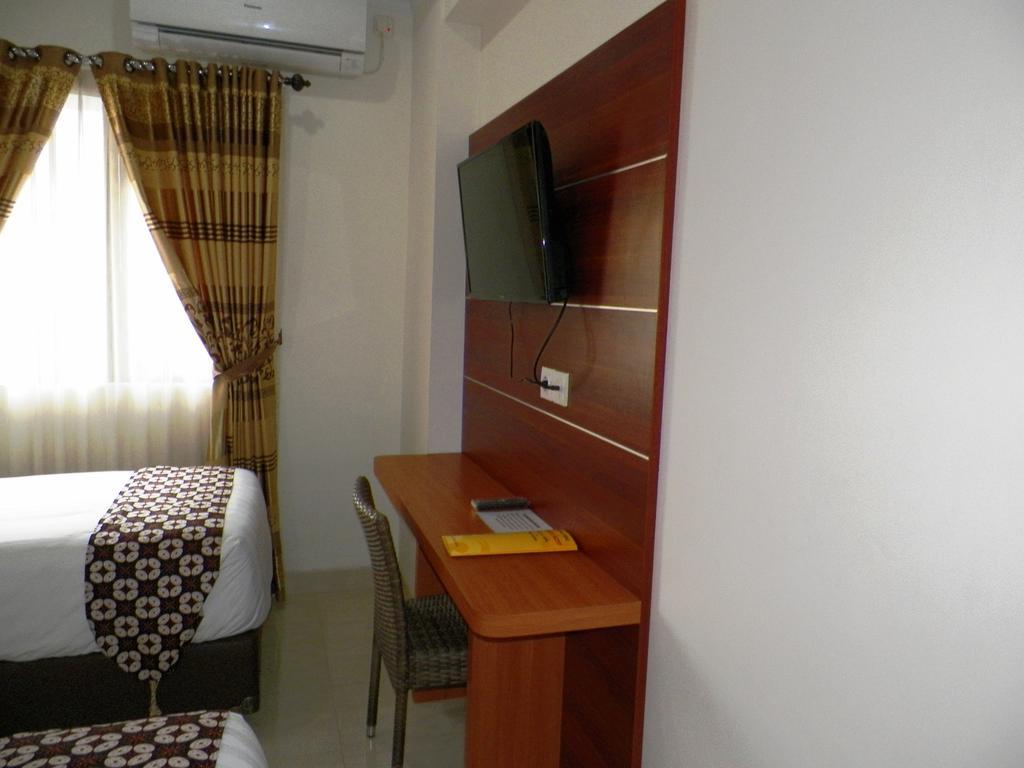 Maranatha Grand Hotel Джокьякарта Номер фото