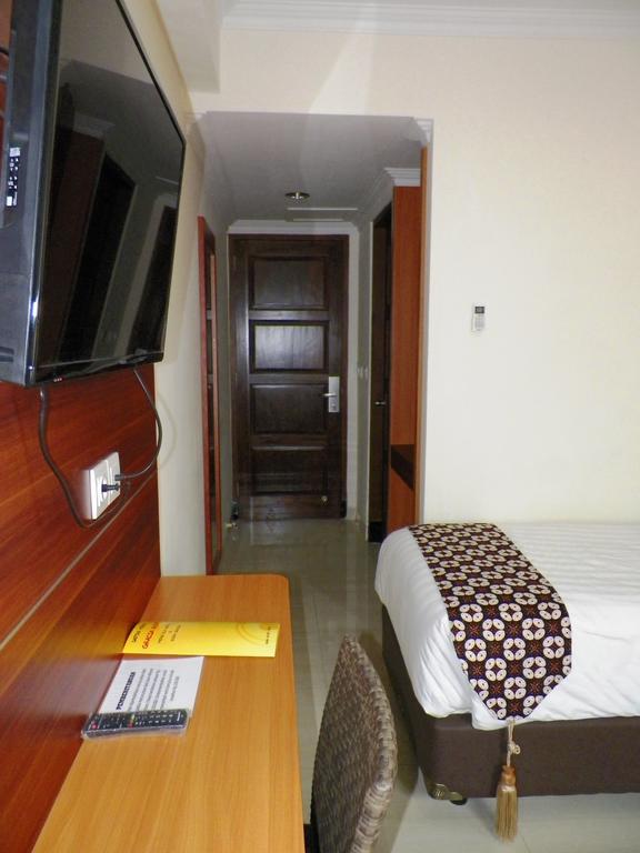 Maranatha Grand Hotel Джокьякарта Номер фото