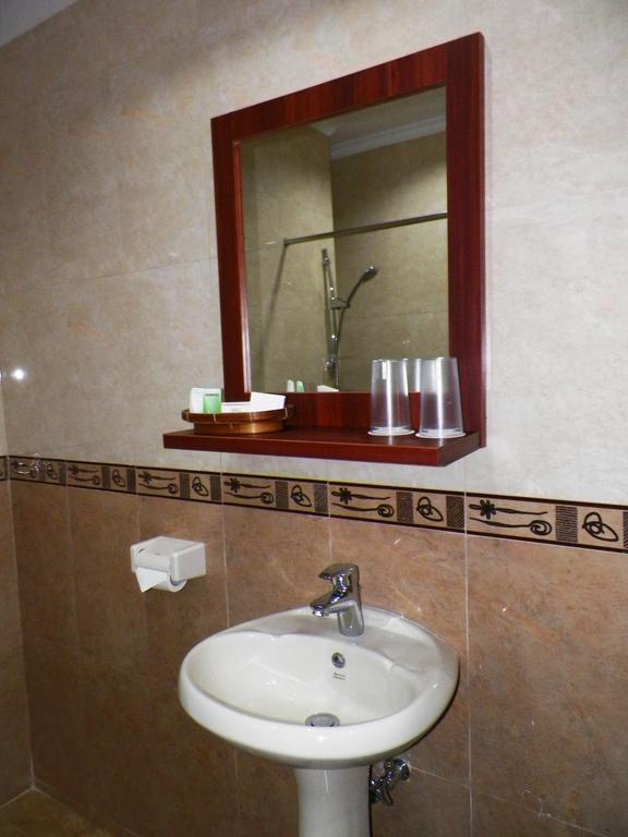 Maranatha Grand Hotel Джокьякарта Номер фото