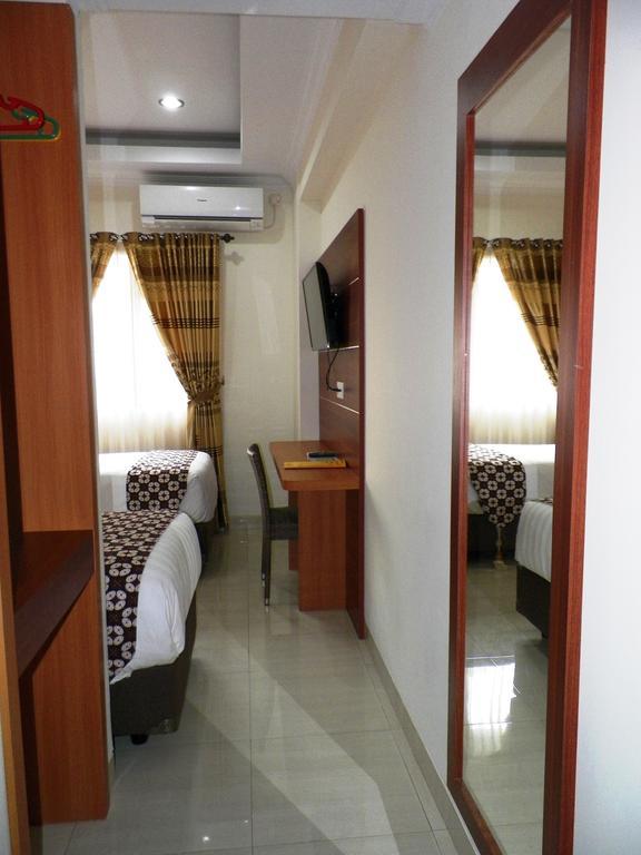Maranatha Grand Hotel Джокьякарта Номер фото