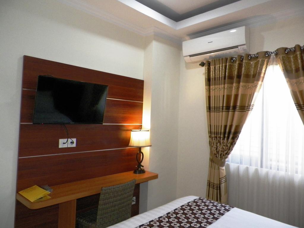 Maranatha Grand Hotel Джокьякарта Экстерьер фото