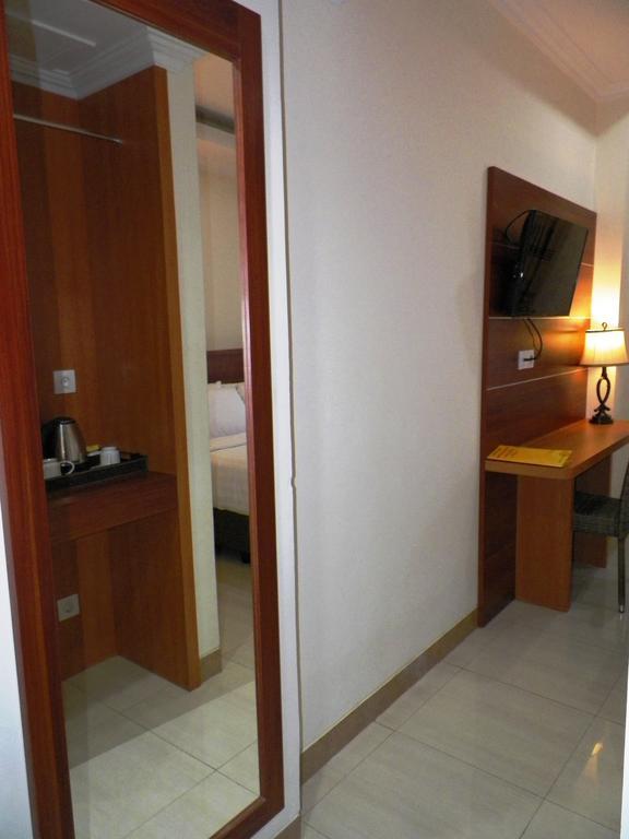 Maranatha Grand Hotel Джокьякарта Номер фото